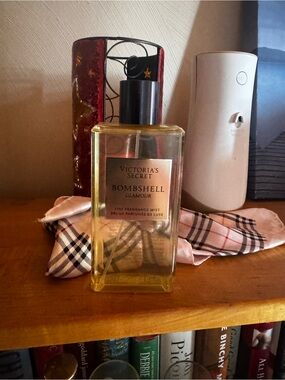 Victoria's Secret Bombshell Glamour Mist - Pink, Gold, Black